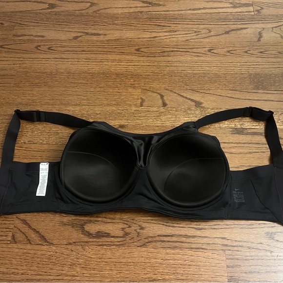 Nike Sports Bra - Picture 6 of 7